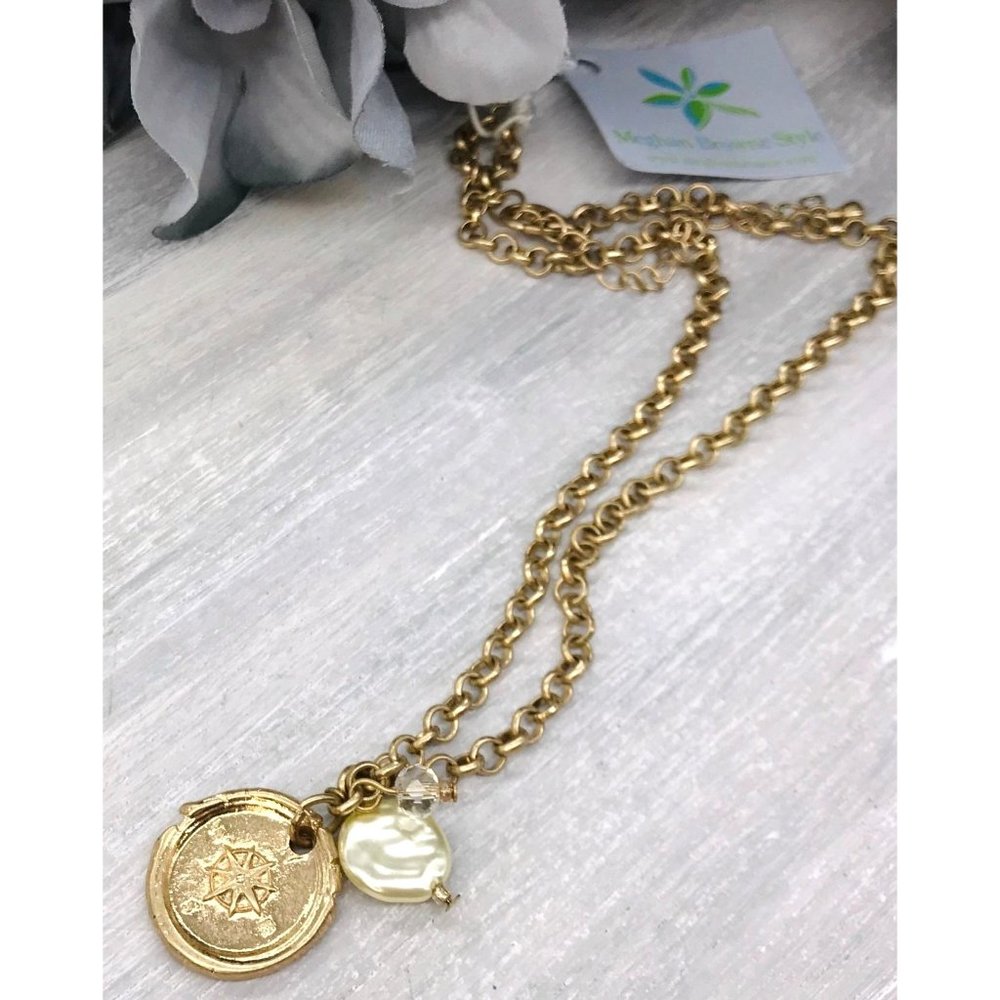 Vintage Necklace Gold Toned With Compass Design Dangle Faux Pearl And Clear Face - Picture 4 of 6